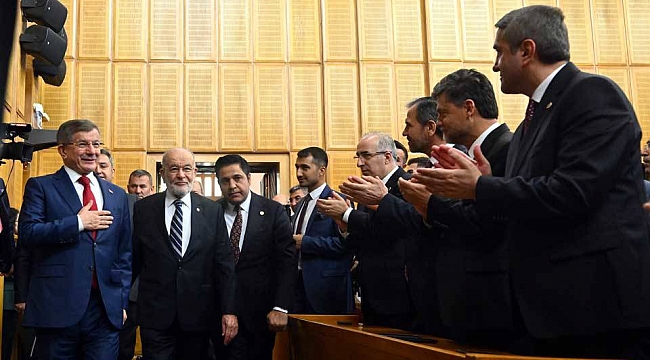 Karamollaoğlu ve Davutoğlu ilk Meclis toplantısında "seçim ve ekonomi" mesajı verdi