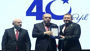 Erdoğan’dan İzmirli iş insanı Nazım Torbaoğlu’na anlamlı plaket